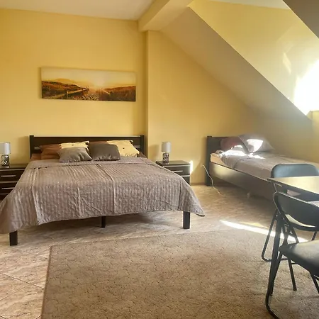 Azalia 30 Goscinne , Azaliowa 30 *